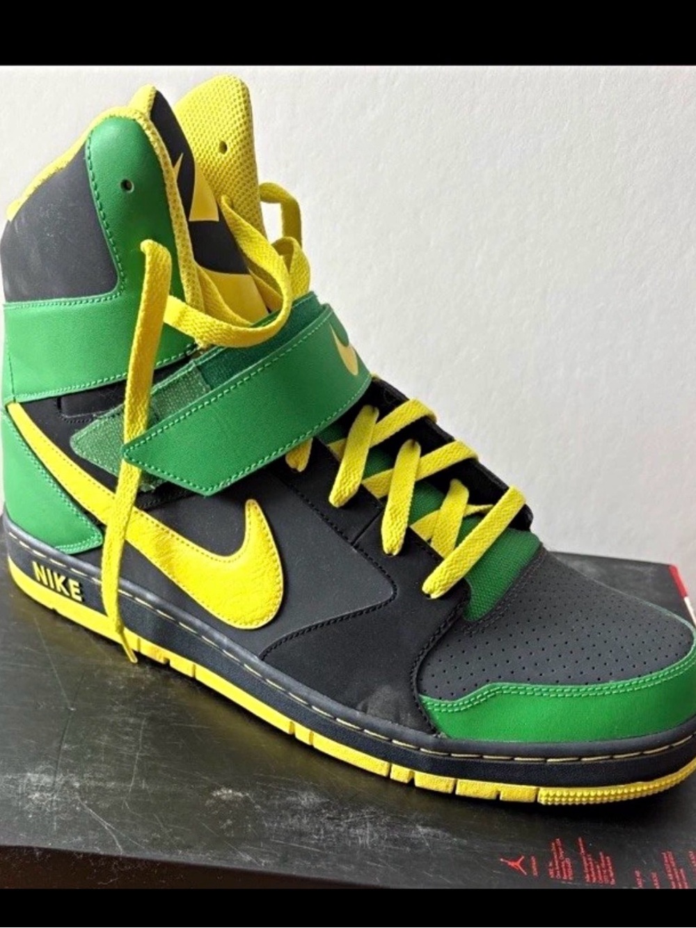 Nike Men’s Oregon Ducks Super High Dunk High-Top Sneaker Green Black Yellow 12.5
